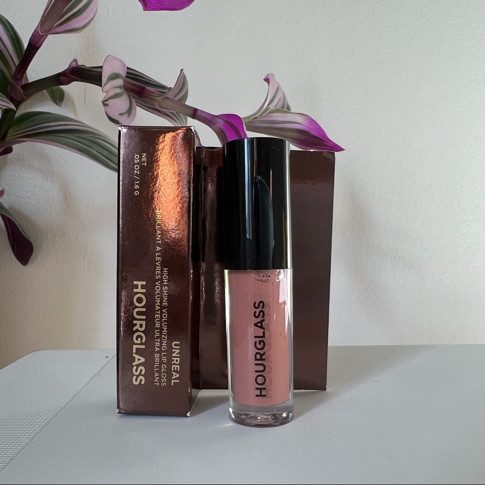 Hourglass lip gloss